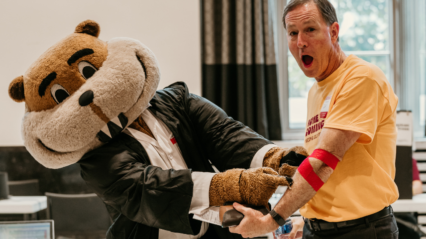 Goldy the Gopher and Jeff Ettinger posing at the blood drive